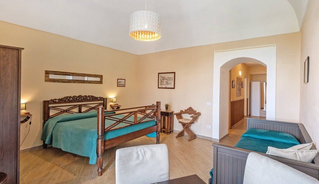 Room 'Caruso' with Shared Terrace, Wi-Fi and Air Conditioning in Meta