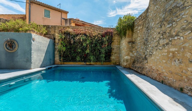 Room 'Chambre 11' with Shared Pool, Wi-Fi and Air Conditioning