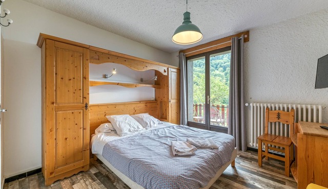 Room 'Chambre 4' with Mountain View and Balcony