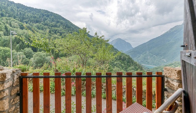 Room 'Chambre 5' with Mountain View and Balcony