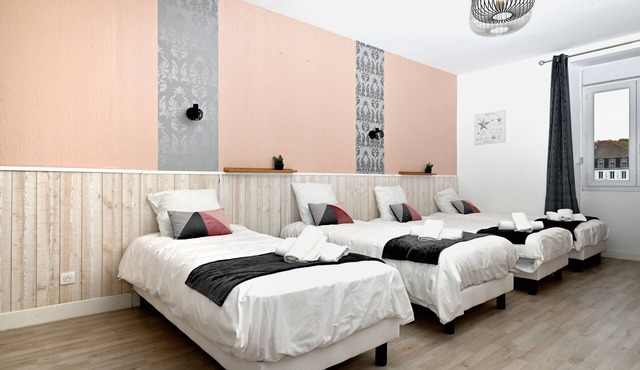 Room 'Chambre 7' with Shared Terrace, Wi-Fi and Air Conditioning