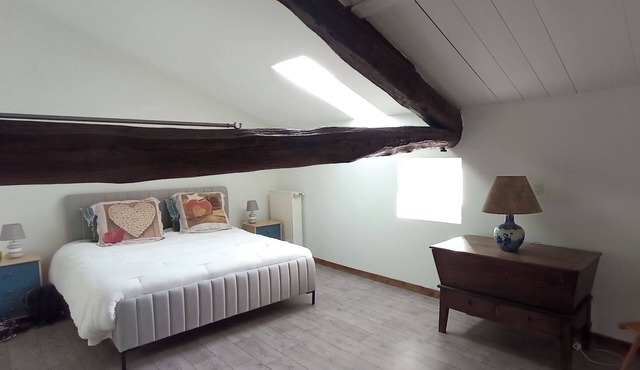 Room 'Chambre B' with Shared Pool, Wi-Fi and Air Conditioning