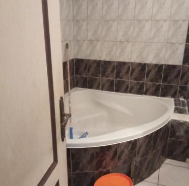 Room chambre Zimmer in einer Wohnung
