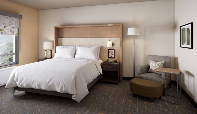 Room Close to Tanger Outlets w/Breakfast – Ideal for Families + Shoppers