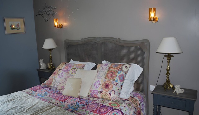 Room “Domaine De La Barthe - Rose Room” with Shared Pool, Terrace and Wi-Fi