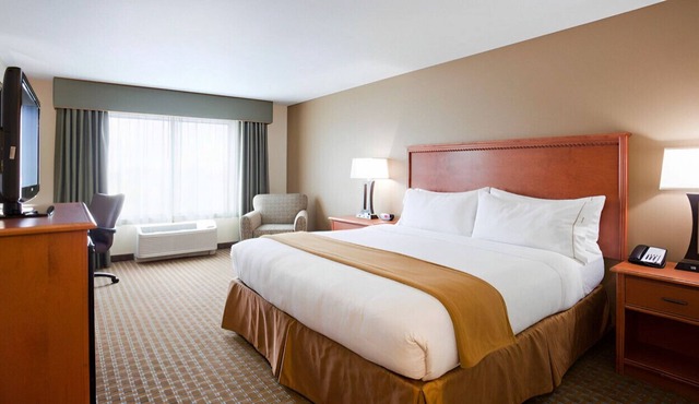 Room for a Romantic Escape! Free Breakfast