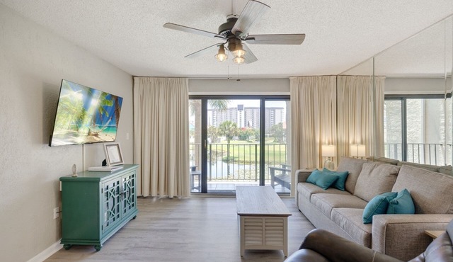 Room for Everyone: Updated 2-Story Roomy Villa near Beach, Pools, Golf & Dining