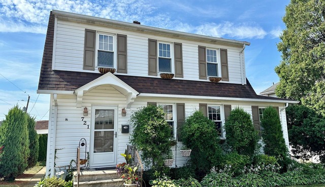 Room for rent in Charming house with WiFi, fitness room in peaceful Latrobe