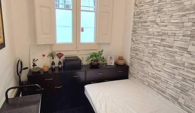 Room for rent to a WOMAN, apartment to share with mother and daughter of 13 years.