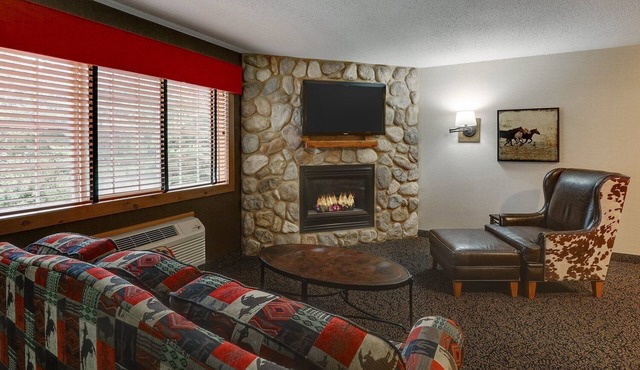 Room for the Crew! Expanded King with Bunk Bed, Stoney Creek Quincy