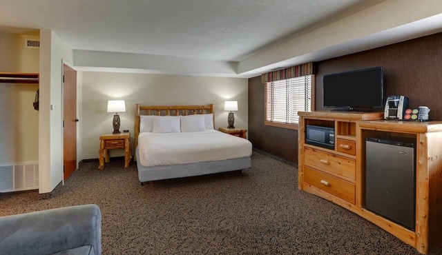 Room for the Crew! Expanded King with Bunk Bed, Stoney Creek Quincy