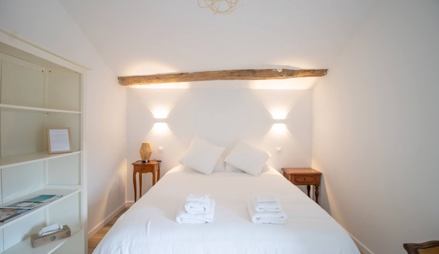 Room 'Ghjinestra' with Wi-Fi and Air Conditioning