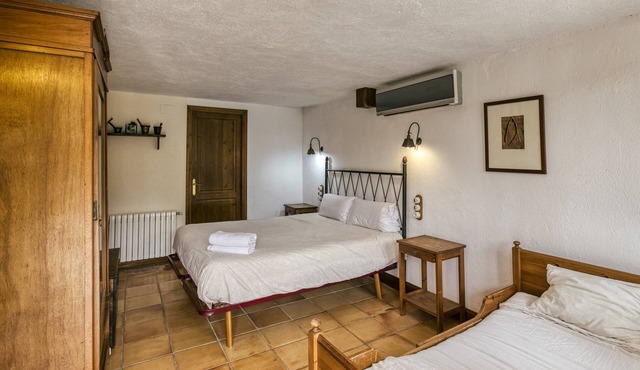 Room 'Gregal' with Shared Pool, Wi-Fi and Air Conditioning