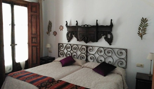 Room 'Habitación 2' with Private Garden, Wi-Fi and Air Conditioning