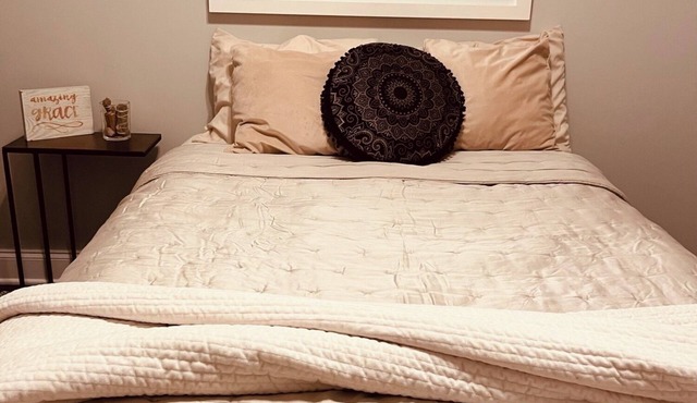 Room in a beautiful bed and breakfast located in a Quaint Beach town