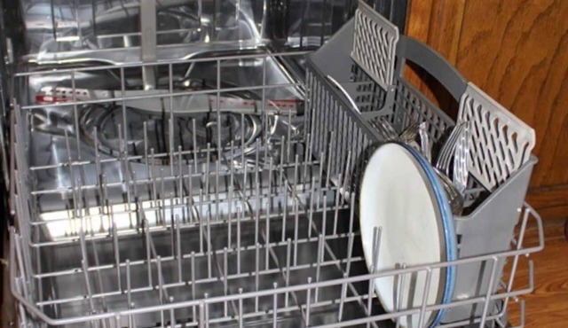 Room in a Charming Town Home near Washington DC/Down Town Silver Spring