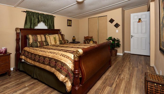 Room in BB - Pleasant Days Bb Tropical Master Suite