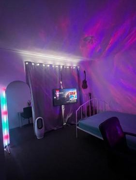 Room in Melbourne City Manor Lakes