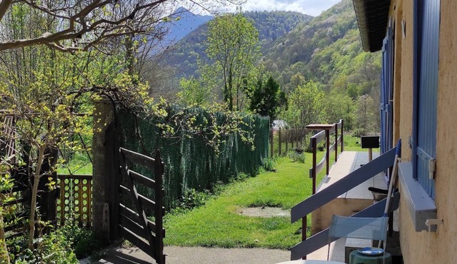 Room in quiet villa with mountain view