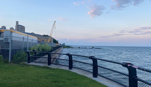 Room in The Beaches. Modern and recently renovated house. Quiet and respectful.