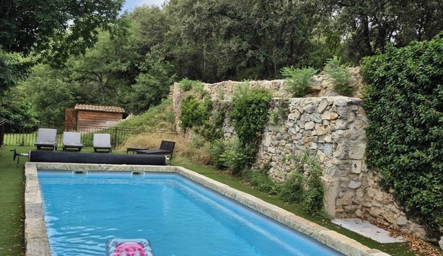 Room in the heart of a Mas, swimming pool and gym