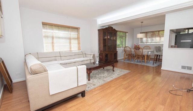 Room in Town house Rogers Park