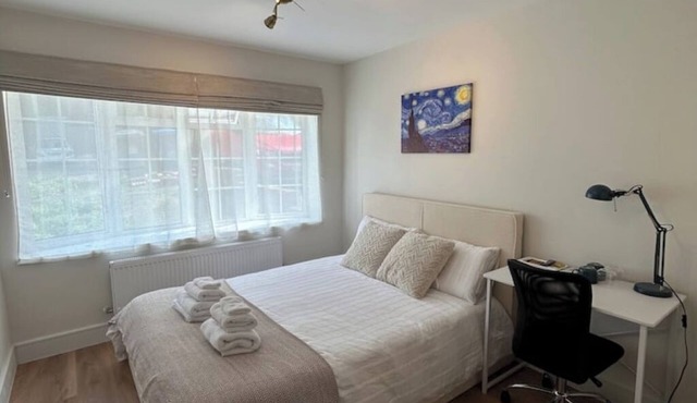 Room in Windsor – Free Parking, EV charging and Ultra Fast Internet