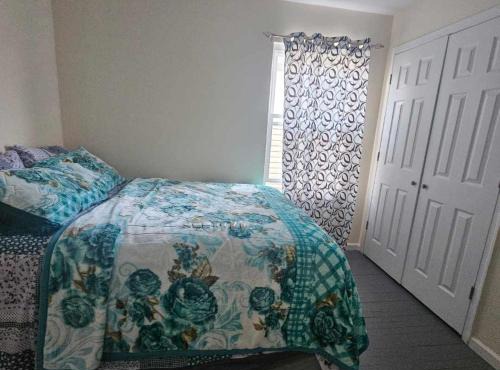 Room K Divine Villa and Resorts 5mins to EWR Airport and 4mins to Penn Station Newark, New York
