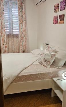 Room Kris with private entrance & private bathroom