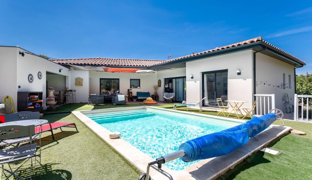 Room 'La Catalane' with Shared Terrace, Shared Garden and Wi-Fi