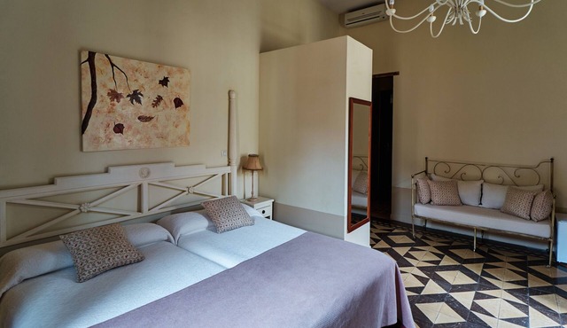 Room 'La Cuna' with Shared Pool, Wi-Fi and Air Conditioning