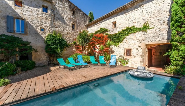 Room La Fayette with shared swimming pool, Wi-Fi and air conditioning