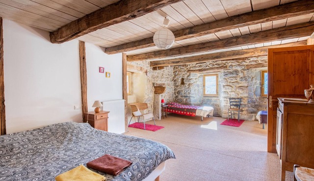 Room 'La Ferme De Chalas - Coucoulude' with Shared Pool, Shared Terrace and Wi-Fi
