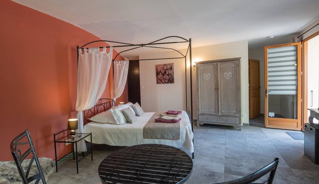 Room 'La Peireta-Romantique' with Shared Pool, Wi-Fi and Air Conditioning