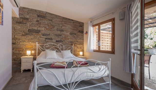 Room 'La Peireta' with Shared Pool, Wi-Fi and Air Conditioning