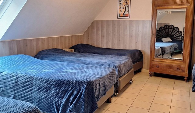 Room 'Le Meslay N°5 - Chambre 7 Pers' with Shared Terrace, Shared Garden and Wi-Fi
