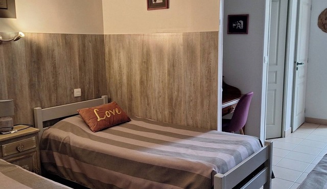 Room 'Le Meslay N°7 - Chambre 4 Pers' with Shared Terrace, Shared Garden and Wi-Fi