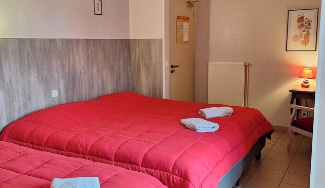 Room 'Le Meslay N°8 - Chambre 3 Pers' with Shared Terrace, Shared Garden and Wi-Fi