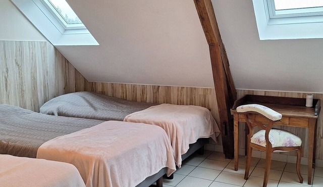 Room 'Le Meslay N°9 - Chambre 4 Pers' with Shared Terrace, Shared Garden and Wi-Fi
