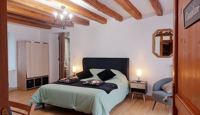 Room Léa in Châteaudun, PMR access, garden and pool