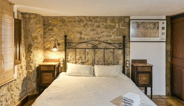 Room 'Llebeix' with Shared Pool, Wi-Fi and Air Conditioning