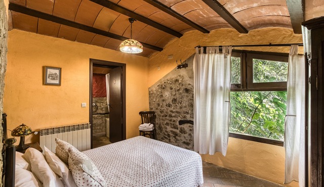 Room 'Lledoner' with Mountain Views, Shared Pool and Shared Terrace