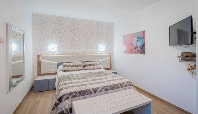 Room 'Matrimonio 104 Perla' with Shared Garden, Wi-Fi and Air Conditioning