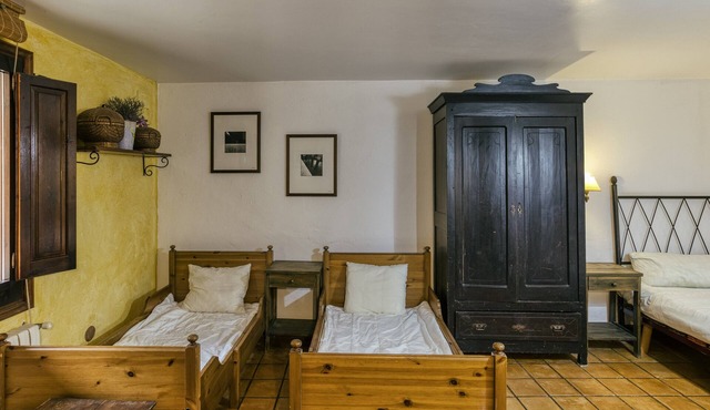 Room 'Migjorn' with Shared Pool, Wi-Fi and Air Conditioning