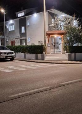 Room Misir in Downtown - Private Entrance and Private Bathroom