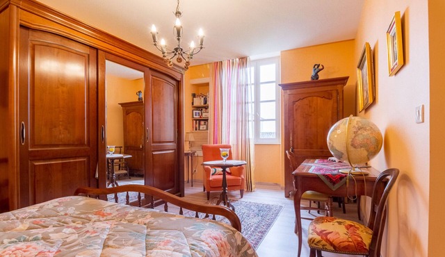 Room ORANGE, Bed and Breakfast Saint Roch, indoor heated pool