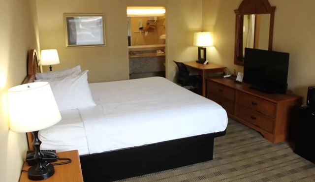 Room Perfect for Exploring Lynchburg’s Natural Beauty Nearby