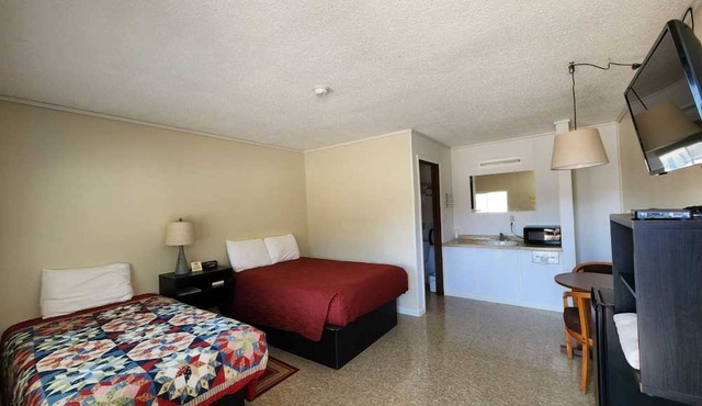 Room Perfect for Family Gatherings w/Pool and Large Fishing Pond