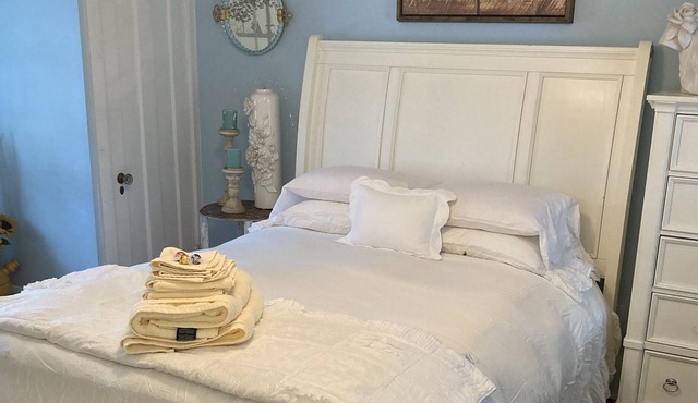 Room rental in “cottage like” home