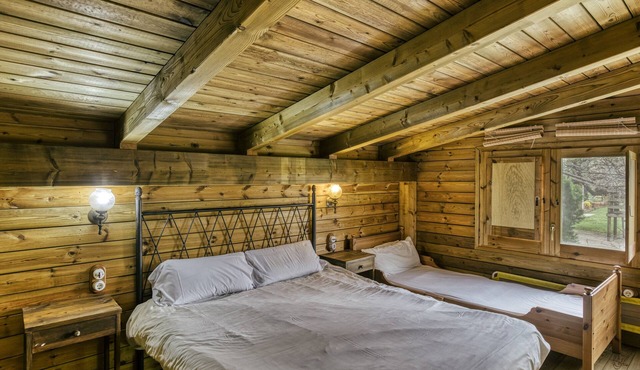 Room 'Rosa Dels Vents' with Shared Pool, Wi-Fi and Air Conditioning